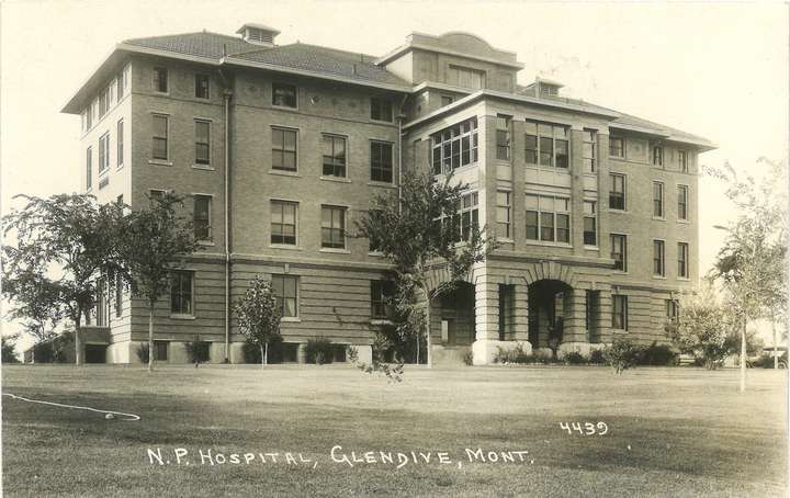 Postcard of Northern Pacific Hospital, Glendive, Montana