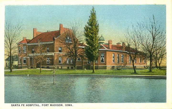 Postcard of Santa Fe Hospital, Fort Madison, Iowa